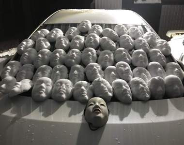 《能面的恐怖用法》還沒等到車主發現鄰居就先被嚇死惹吧...(⊙_⊙) 《能面的恐怖用法》還沒等到車主發現鄰居就先被嚇死惹吧...(⊙_⊙)