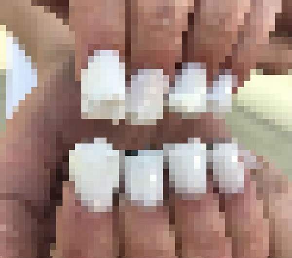 雖然很逼真但哪裡怪怪的《牙齒指彩》看到實品莫名覺得牙齒痠痠的捏...