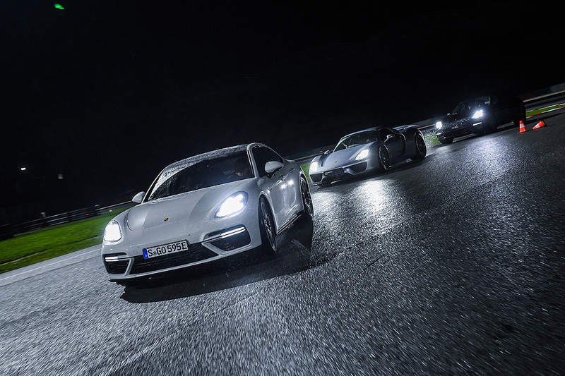 夜衝雪邦國際賽車場 《Porsche E-Performance Night》感受新能源魅力 夜衝雪邦國際賽車場 《Porsche E-Performance Night》感受新能源魅力