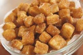 10分鐘輕美食《焦糖吐司塊》可以當作爆米花來食用的點心就是它 10分鐘輕美食《焦糖吐司塊》可以當作爆米花來食用的點心就是它