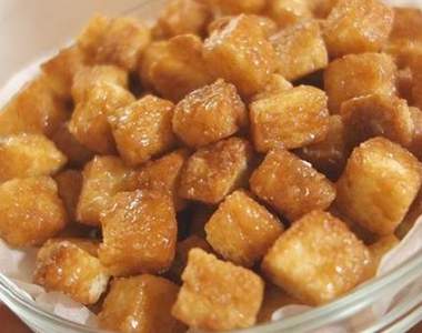 10分鐘輕美食《焦糖吐司塊》可以當作爆米花來食用的點心就是它 10分鐘輕美食《焦糖吐司塊》可以當作爆米花來食用的點心就是它