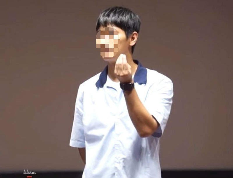 有發現越來越多人比《餃子手勢》嗎？據說是《與神同行》的「他」帶起的風潮