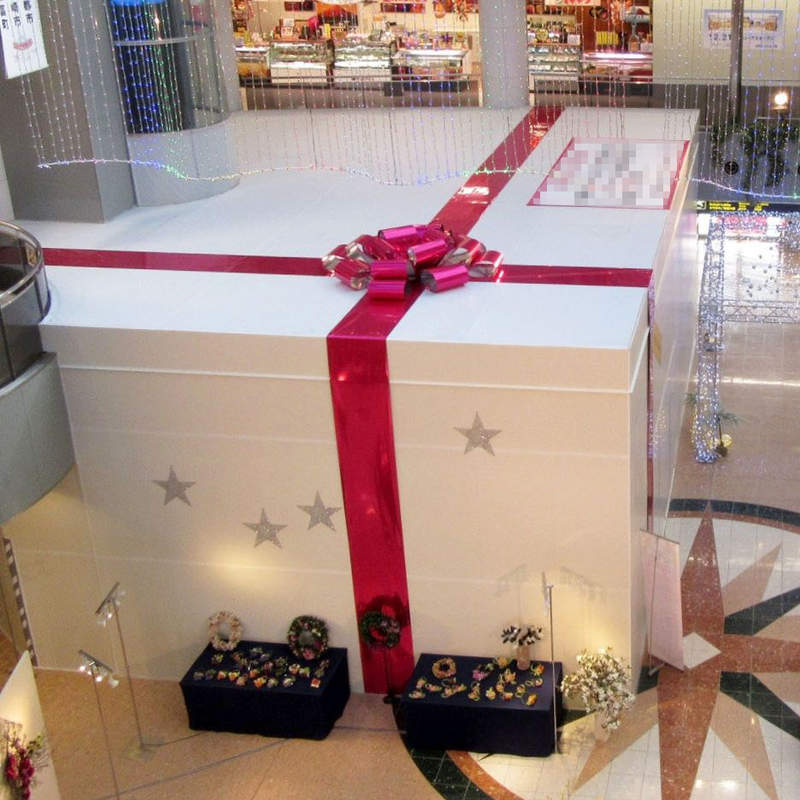 《巨型聖誕禮物降落宮崎機場》禮物盒裡的真相原來藏著滿滿創意!? 《巨型聖誕禮物降落宮崎機場》禮物盒裡的真相原來藏著滿滿創意!?