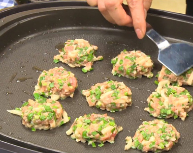 日本古怪食物《高槻烏龍麵餃》真難想像是什麼味道…… 日本古怪食物《高槻烏龍麵餃》真難想像是什麼味道……