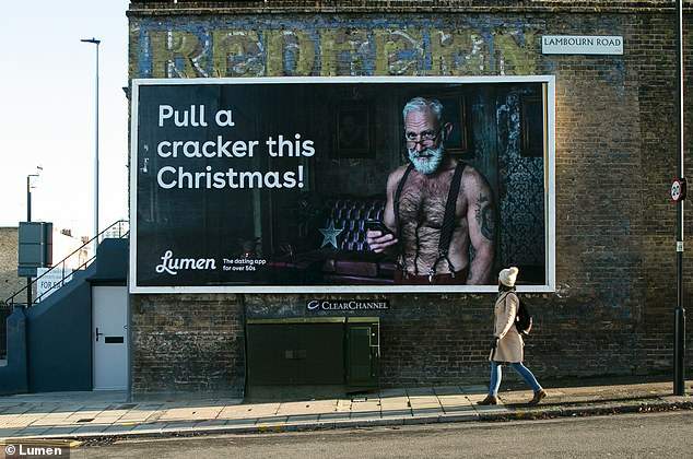 長輩約會軟體推出《性感聖誕老人廣告》誰說聖誕老人不能換衣服 長輩約會軟體推出《性感聖誕老人廣告》誰說聖誕老人不能換衣服