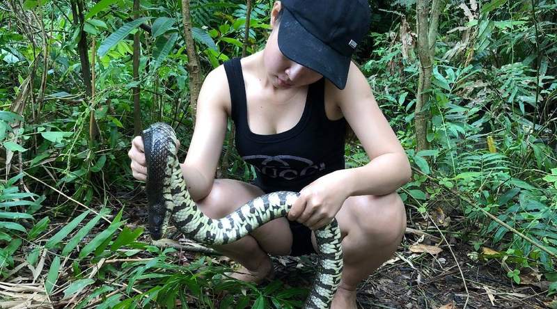 《辣妹捕魚》超養眼野外求生youtube都在推薦我看好東西(º﹃º ) 《辣妹捕魚》超養眼野外求生youtube都在推薦我看好東西(º﹃º )