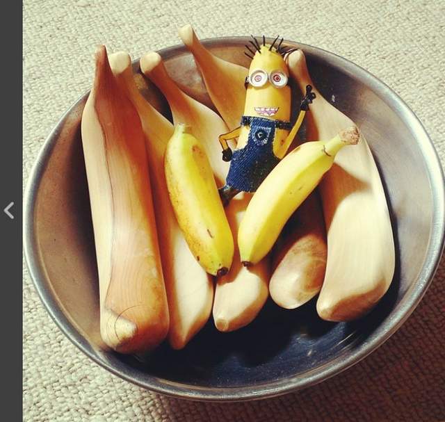 《香蕉藝術》等我拍完照馬上就吃掉這樣就不算玩了吧 《香蕉藝術》等我拍完照馬上就吃掉這樣就不算玩了吧