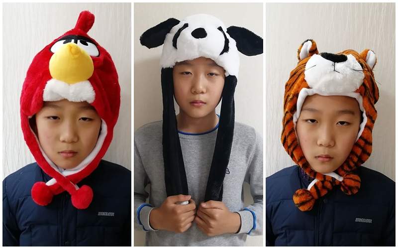 網路瘋傳《史上最不爽賣家秀》✰店主兒子被逼當可愛動物帽model眼神死,網友卻笑炸了w 網路瘋傳《史上最不爽賣家秀》✰店主兒子被逼當可愛動物帽model眼神死,網友卻笑炸了w