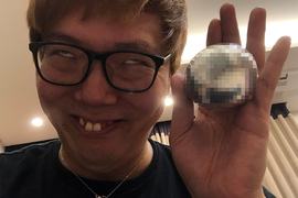 推特大流行《把鋁箔紙變成一顆閃亮金屬球》訣竅就是敲敲敲敲敲不停 推特大流行《把鋁箔紙變成一顆閃亮金屬球》訣竅就是敲敲敲敲敲不停
