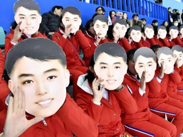 陰錯陽差的巧合《北韓啦啦隊大跳BTS舞蹈?》你們這樣跳恩恩不會生氣嗎╮( ̄▽ ̄)╭ 陰錯陽差的巧合《北韓啦啦隊大跳BTS舞蹈?》你們這樣跳恩恩不會生氣嗎╮( ̄▽ ̄)╭