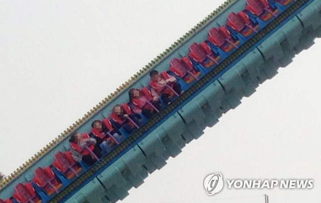 360度旋轉到一半卡住《南韓遊樂設施故障》120分鐘恍如隔世...