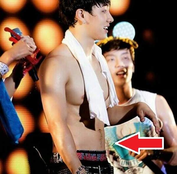 肚臍下的性感部位《肚毛》毛的延伸方向會讓人不自覺害羞捏