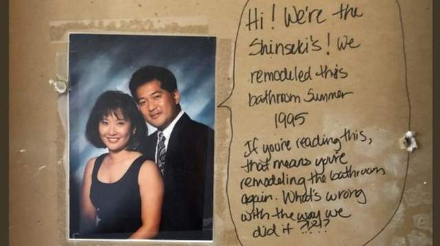 翻修浴室《發現前人幽默留言》這對夫妻真的被網友認出來了 翻修浴室《發現前人幽默留言》這對夫妻真的被網友認出來了