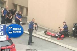 《Cosplay死侍被當恐怖份子逮捕》死侍跟怪人只有一線之隔... 《Cosplay死侍被當恐怖份子逮捕》死侍跟怪人只有一線之隔...