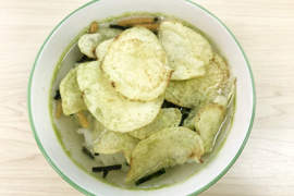 禁斷吃法《洋芋片茶泡飯》天婦羅茶鹽口味洋芋片這樣吃更美味!? 禁斷吃法《洋芋片茶泡飯》天婦羅茶鹽口味洋芋片這樣吃更美味!?