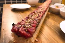 全長50cm《生和牛壽司》讓你忙著拍照同時嘴巴也停不下來的超絕美食❤ 全長50cm《生和牛壽司》讓你忙著拍照同時嘴巴也停不下來的超絕美食❤