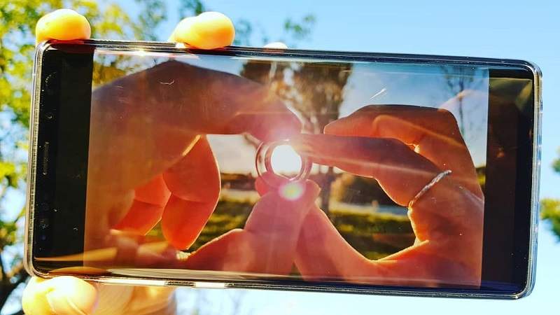 比YA拍照膩了嗎?快來試試不一樣的情侶照《對戒視角》從戒指看世界比你想像還有趣 比YA拍照膩了嗎?快來試試不一樣的情侶照《對戒視角》從戒指看世界比你想像還有趣