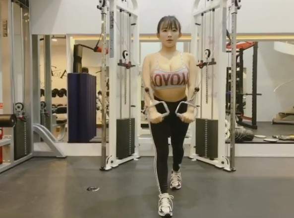 《二次元Body女星》天木純的天乳健身房開練啦 《二次元Body女星》天木純的天乳健身房開練啦