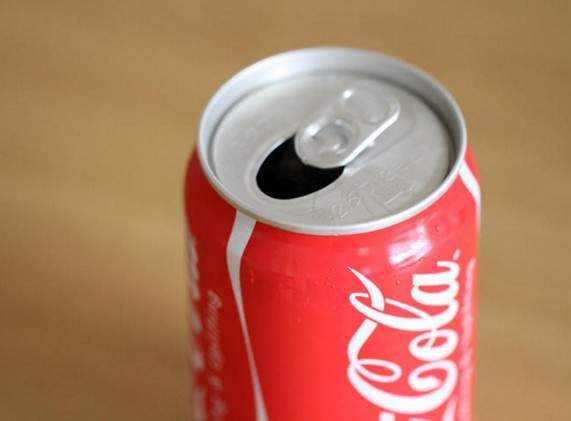 《這樣算潔癖嗎》易開罐飲料喝之前大家會拿衛生紙擦一擦嘛？