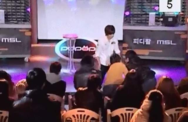 最心愛的電競選手來了《兩位小粉絲搶毛巾打成一團》電視全程直播中w