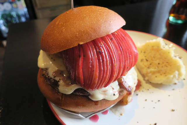 東京打卡美食《蘋果漢堡》美得讓你不知該從哪裡開吃 東京打卡美食《蘋果漢堡》美得讓你不知該從哪裡開吃