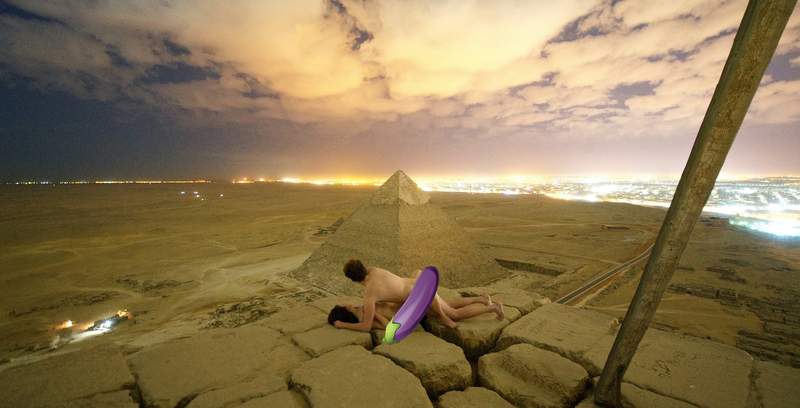 【有片】情侶爬上《金字塔》頂脫光光裸體交疊3min影像全都錄，埃及政府氣炸下令嚴加徹查