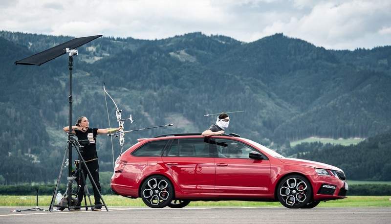 《Skoda》飆速216km/h 快到連飛箭都抓得到 《Skoda》飆速216km/h 快到連飛箭都抓得到