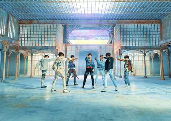 BTS新曲《FAKE LOVE》意外引發巧克力大戰?只因為某一幕出現... BTS新曲《FAKE LOVE》意外引發巧克力大戰?只因為某一幕出現...