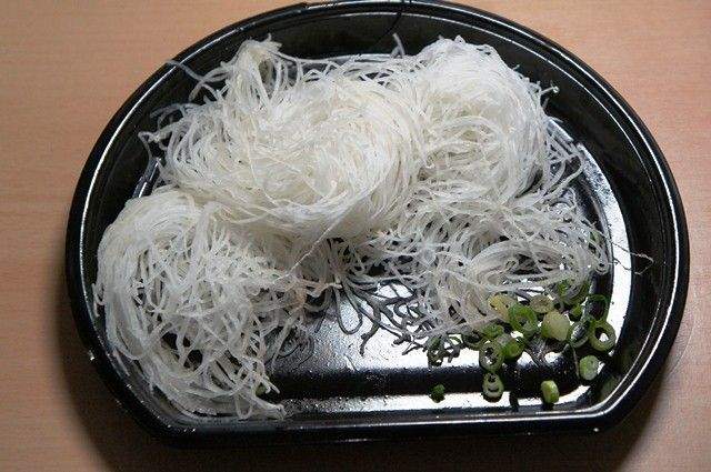 長久以來的疑問《生魚片旁蘿蔔絲真正用途》配著吃最讚惹 長久以來的疑問《生魚片旁蘿蔔絲真正用途》配著吃最讚惹