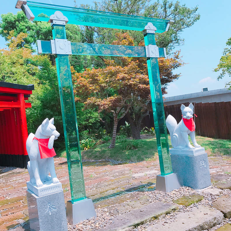 珍奇《透明鳥居》玻璃製的夢幻鳥居 隨著天色變幻出不同模樣 珍奇《透明鳥居》玻璃製的夢幻鳥居 隨著天色變幻出不同模樣