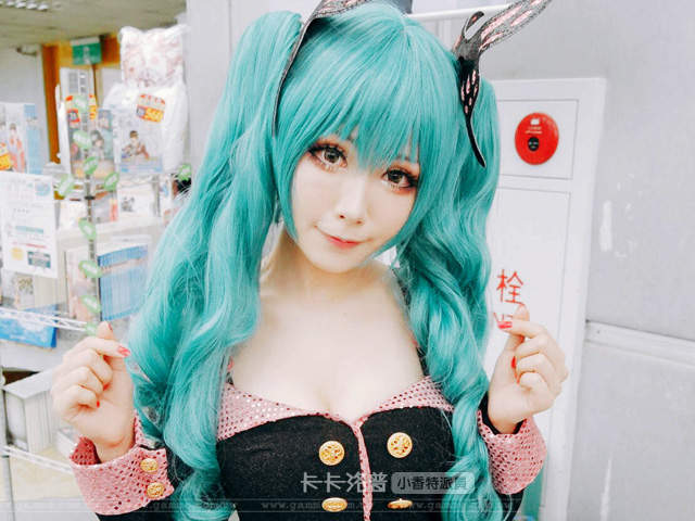 小香特派員 ★ 台大CWT49 第一日Cosplay拍拍遊記 這大雨完全讓我沒辦法拍啊....