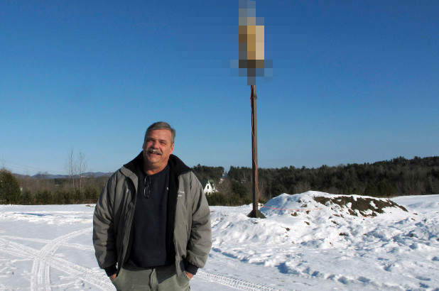 鄉民架起《超巨大中指》看到了嗎我的憤怒有這~麼大 鄉民架起《超巨大中指》看到了嗎我的憤怒有這~麼大