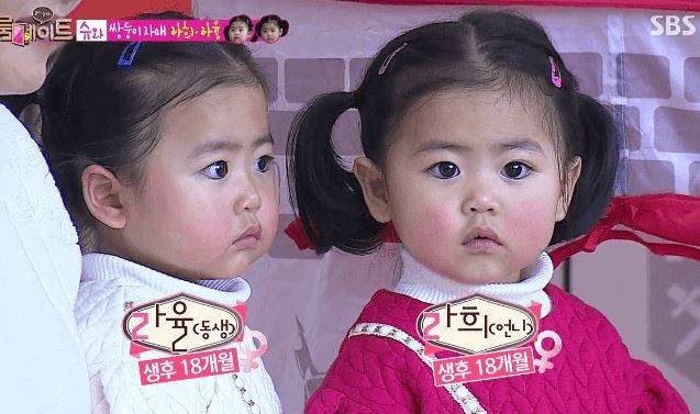 因偶像媽媽賭博而再次上媒體的雙胞胎《羅希羅律》讓人擔心她們的生活.... 因偶像媽媽賭博而再次上媒體的雙胞胎《羅希羅律》讓人擔心她們的生活....