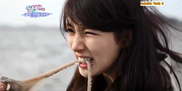 讓外國人驚奇的《韓國便利商店文化》能在便利商店吃到活章魚有點High...... 讓外國人驚奇的《韓國便利商店文化》能在便利商店吃到活章魚有點High......