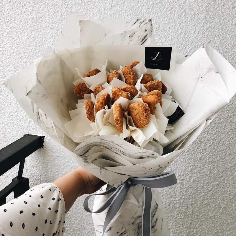 不送鮮花改送《炸雞花束》更實在 能拍美照又能填飽肚子超讚♥ 不送鮮花改送《炸雞花束》更實在 能拍美照又能填飽肚子超讚♥