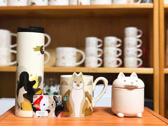 才剛新年就預感荷包不保《韓國星巴克狗年商品熱賣中》就跟你說汪汪的傻萌魅力很強大吼 - 圖片1 才剛新年就預感荷包不保《韓國星巴克狗年商品熱賣中》就跟你說汪汪的傻萌魅力很強大吼 - 圖片1