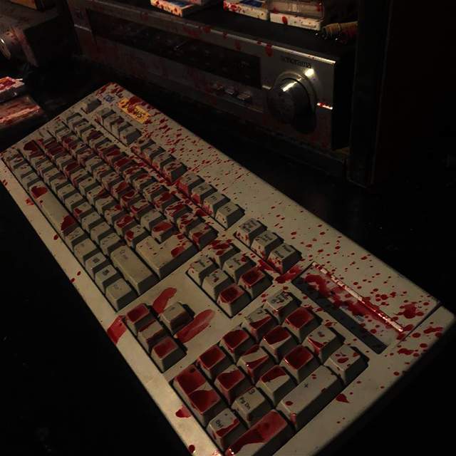 韓國《樂天世界》推出「另一個世界開學週」這被血噴到的鍵盤該不會...