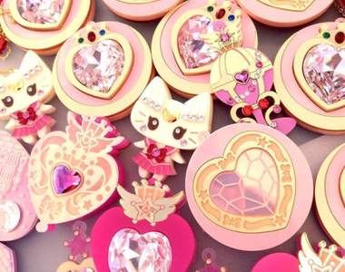 讓人少女心爆發的《夢幻原宿系壓克力飾品》還有各種美戰同人製品喔 讓人少女心爆發的《夢幻原宿系壓克力飾品》還有各種美戰同人製品喔