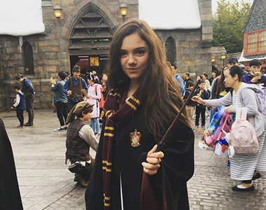 Evgenia Medvedeva《俄羅斯滑冰女神》日本旅遊USJ 身穿霍格華茲校服太可愛啦 Evgenia Medvedeva《俄羅斯滑冰女神》日本旅遊USJ 身穿霍格華茲校服太可愛啦