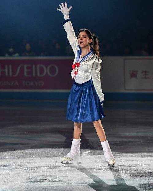 Evgenia Medvedeva《俄羅斯滑冰女神》日本旅遊USJ 身穿霍格華茲校服太可愛啦 - 圖片2
