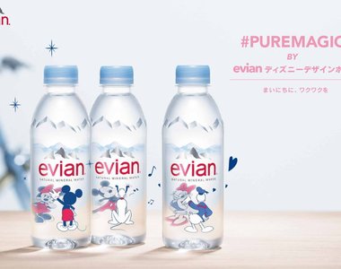 超特別的《evian×迪士尼》新包裝 米奇正在跟對街的米妮揮手呢(咦?) 超特別的《evian×迪士尼》新包裝 米奇正在跟對街的米妮揮手呢(咦?)