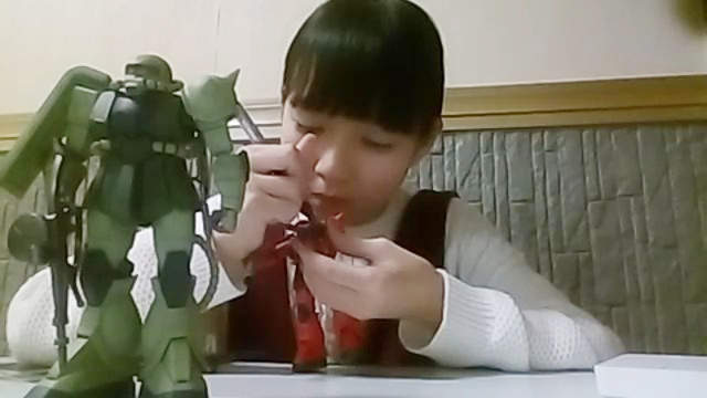 搞混鋼彈與薩克《HKT48今村麻莉愛製作鋼普拉》會組裝已經夠厲害了啊……