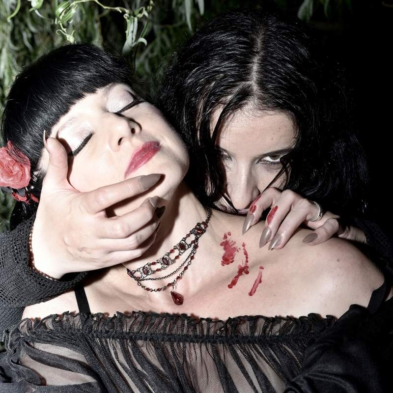 喝血睡棺材只是基本《吸血鬼Andreas Bathory》因為一場「夢」讓他決定化身吸血鬼 喝血睡棺材只是基本《吸血鬼Andreas Bathory》因為一場「夢」讓他決定化身吸血鬼