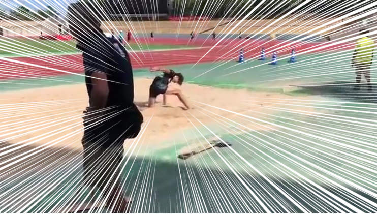 《超級英雄的完美登場》原來跳遠落地失敗也可以這麼帥氣ww 《超級英雄的完美登場》原來跳遠落地失敗也可以這麼帥氣ww