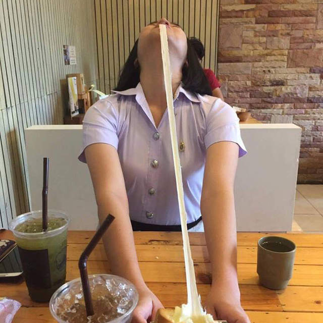 《起司的美味拍法》這不是日綜最愛口咬橡皮帶的懲罰遊戲嗎ww 《起司的美味拍法》這不是日綜最愛口咬橡皮帶的懲罰遊戲嗎ww