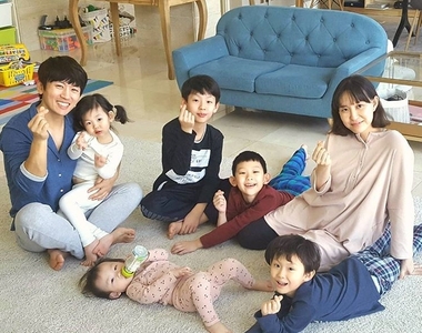 拒絕基本義務教育《六胞胎的父母沒讓小孩上小學》挑戰用自學引炎上 拒絕基本義務教育《六胞胎的父母沒讓小孩上小學》挑戰用自學引炎上