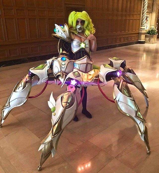 Anime Expo動漫展出現超狂Cosplay「英雄聯盟」《星光少女》烏爾加特