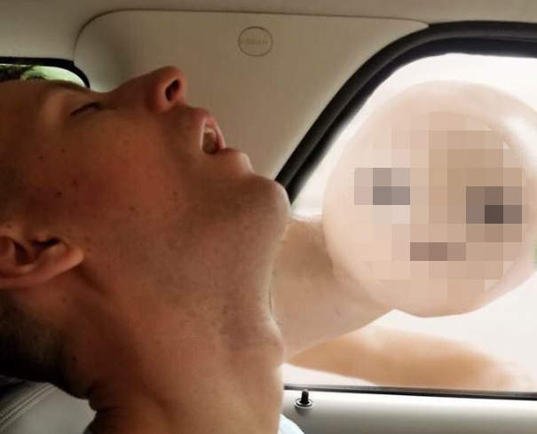 請高手幫我PS《男友在車上睡著了》讓他知道都錯過了什麼 請高手幫我PS《男友在車上睡著了》讓他知道都錯過了什麼