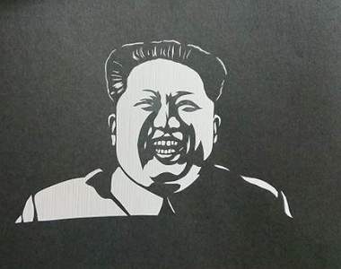 《剪紙金正恩》這顆頭這個表情完成度還真高啊 《剪紙金正恩》這顆頭這個表情完成度還真高啊