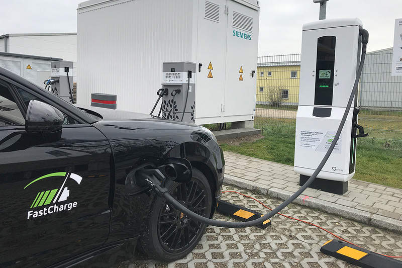 《Porsche》投入《FastCharge》超快速充電站建設 消弭電動車續航力疑慮